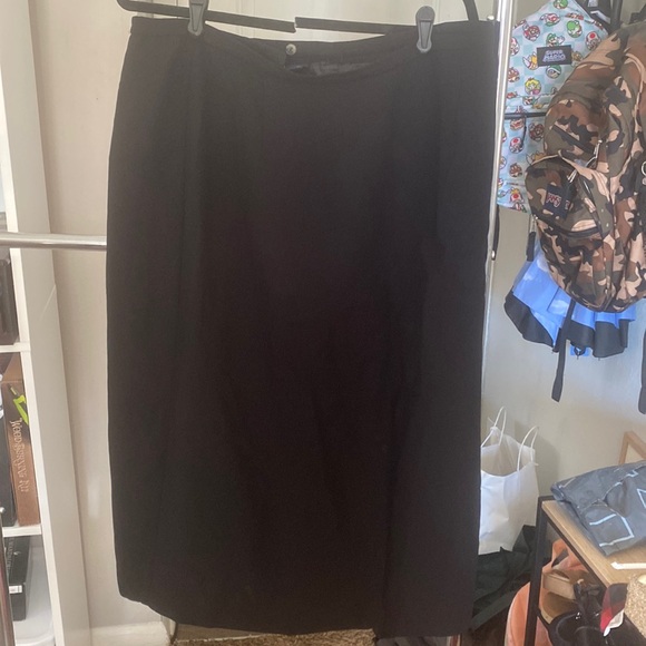 Laura Scott size 18 black suit skirt - Picture 1 of 3